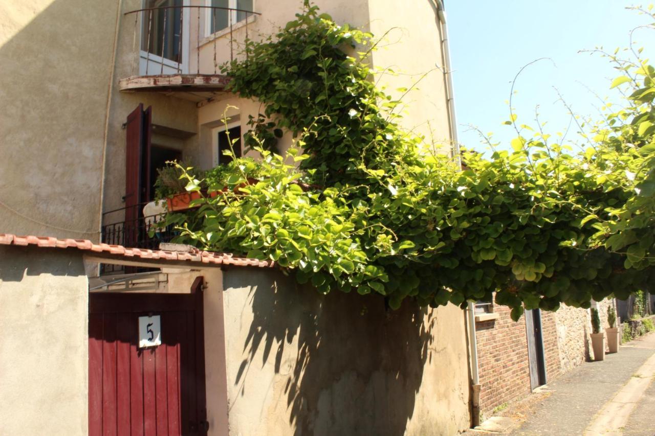 Gite Ancien Relais De Saint-Jacques La Roche-Guyon Εξωτερικό φωτογραφία